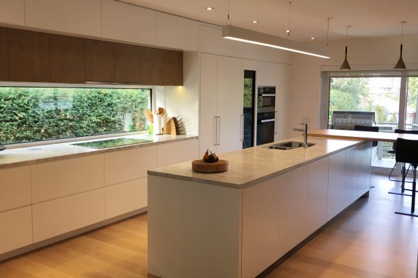 Ébénisterie haut de gamme Montréal, meuble sur mesure en bois massif, design sur mesure par un ébéniste expert.
