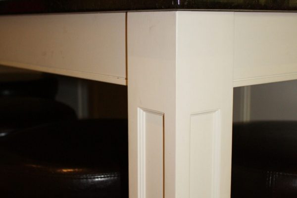 Meuble sur mesure et ébénisterie design à Montréal, création haut de gamme en bois massif.